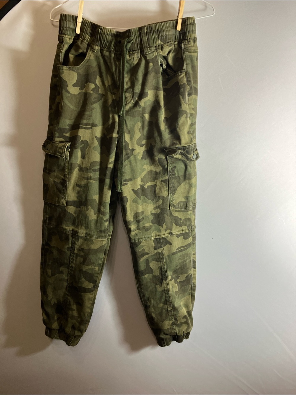 Women’s Cargo Jeans - Green Camo Ankle